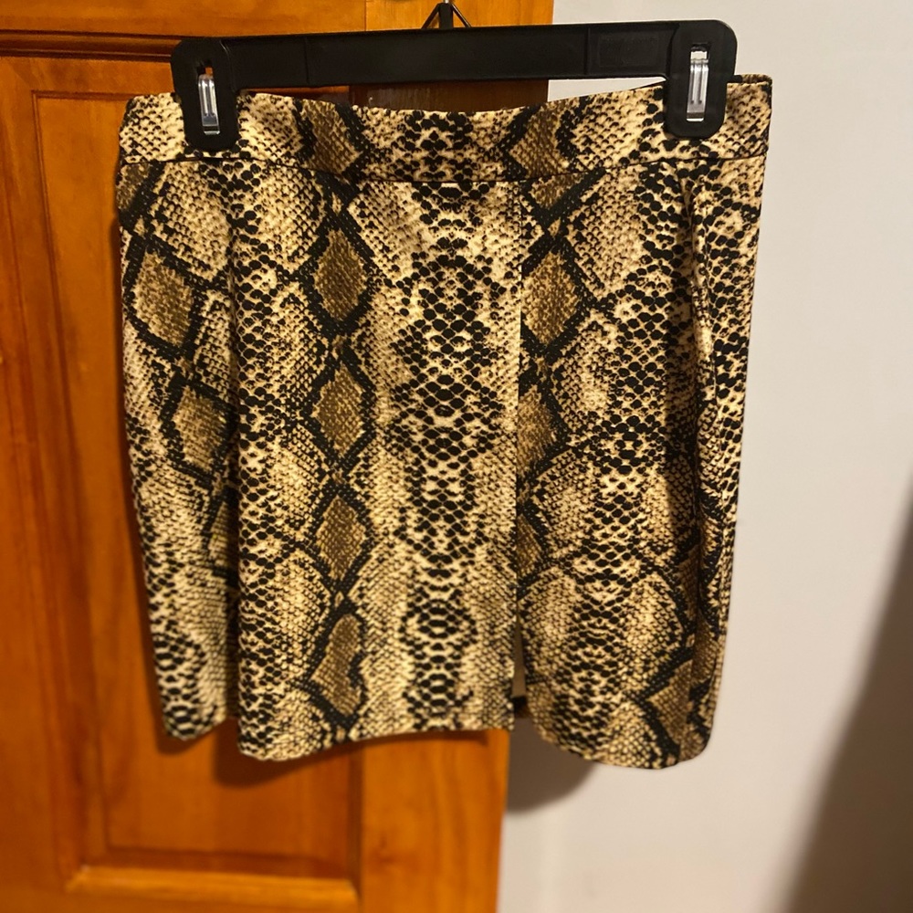 Mini leapord print skirt with slit